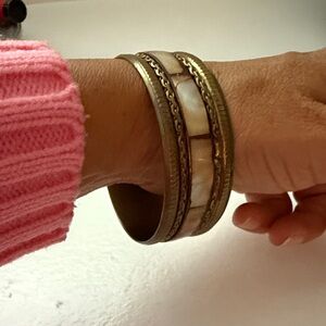 Elegant Gold and Cream Bracelet